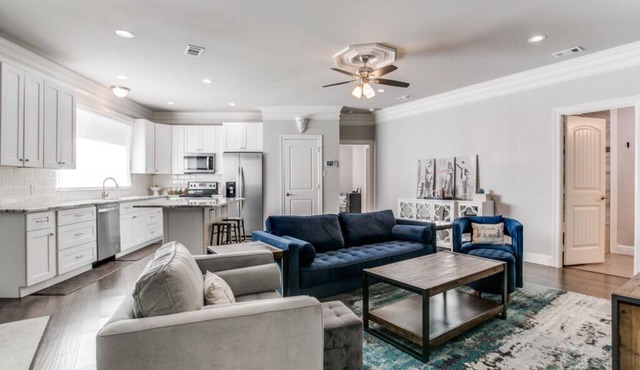 UPDATED MID CENTURY RANCH IN HISTORIC GRAPEVINE!