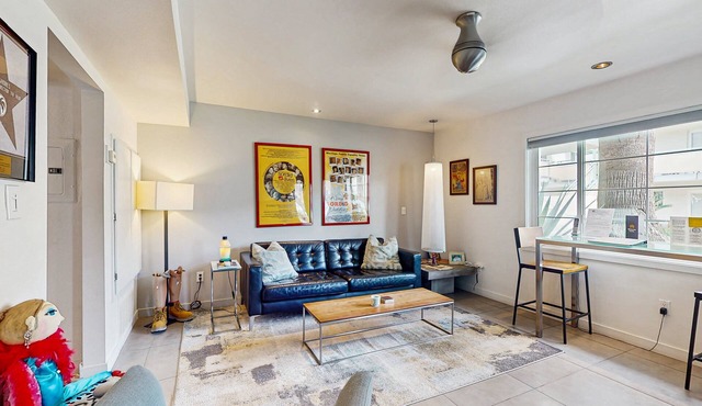 Updated modern condo w/shared pool & mountain views - near downtown