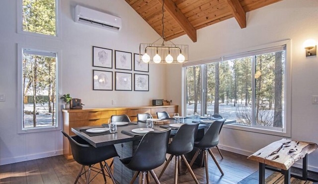 Updated Modern Style King Suite Pool/Tennis Access