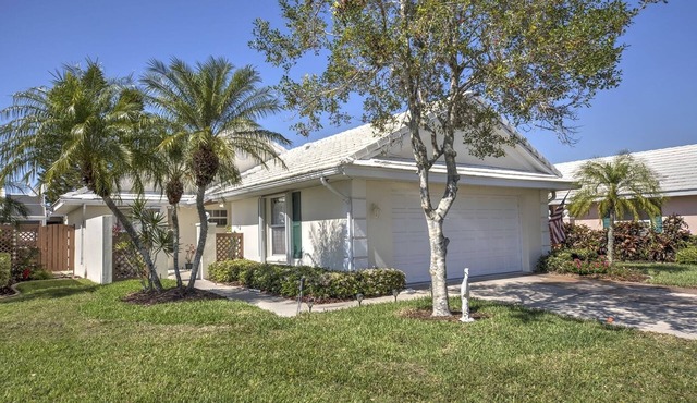 Updated modern villa with beautiful lake views and sunsets.