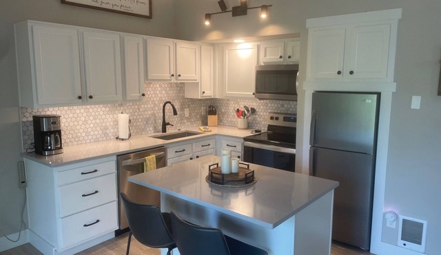 Updated Mount Bachelor Village 2-bedroom Condo, Enjoy Resort Amenities! with AC