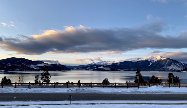 🏔️☀️⛵️UPDATED! Mountain Lake views! Near Marina & Amphitheater -Pool Hottub WiFi