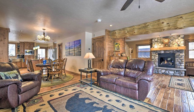 Updated Mtn Home w/Deck on Uncompahgre River
