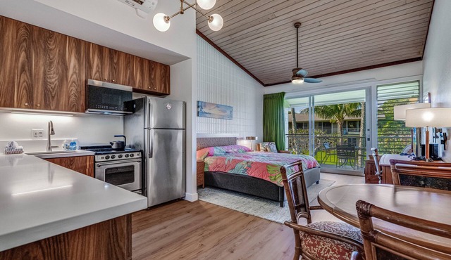 Updated Napili Shores Studio King Bed A/C Walk to Napili Bay