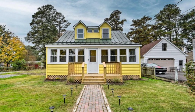 Updated North Beach Cottage Pet Friendly!