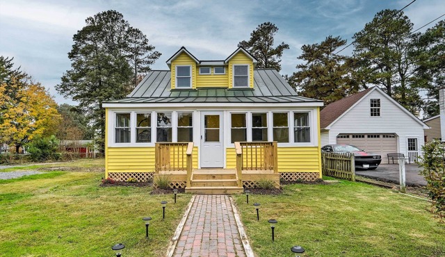 Updated North Beach Cottage: Pet Friendly!