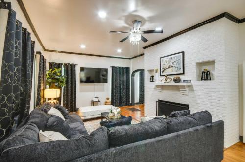 Updated North Greenwood Cottage < 1 Mi to Dtwn!