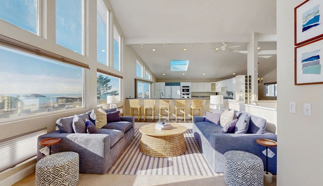 Updated Oceanfront home near the redwoods and harbor - close to hiking trails