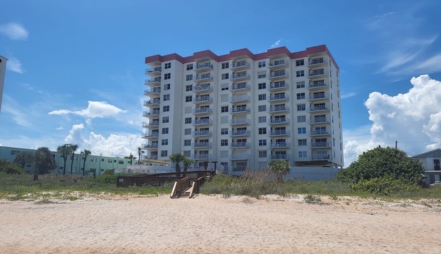 Updated Oceanfront Condo! Come and Relax by the Sea!