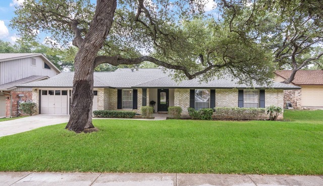 Updated One Story House Located Close To Seaworld And Six Flags