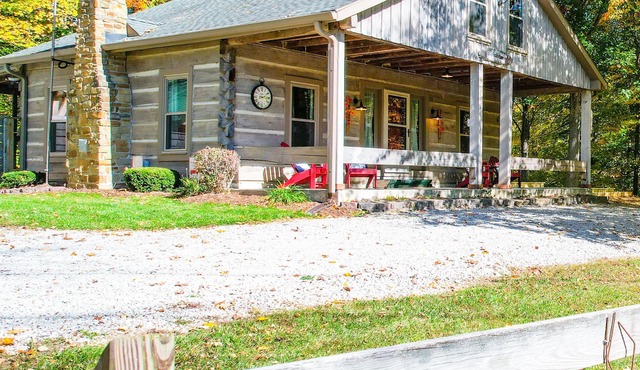 Updated pet friendly, close to Nashville!