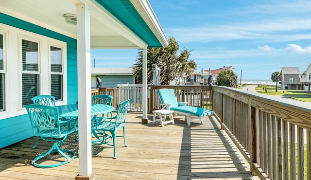 Updated Private Home w/3rd Row Gulf Views; 7 houses to beach, 10 mi Downtown