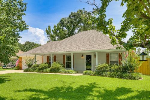 Updated Retreat with Outdoor Space in Flowood!