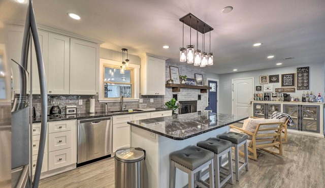 Updated Royal Retreat on 5 Acres: 'Hidden Creek'