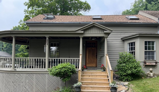 Updated Rustic Modern Cottage in the center of quaint Falls Village