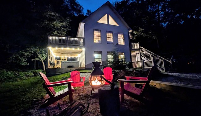 Updated! Sleeps 14 - Hot Tub, Games, Fireplace, Pet Friendly, Firepits & Grill