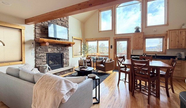 Updated & Spacious Lodge in Heart of Estes Park!