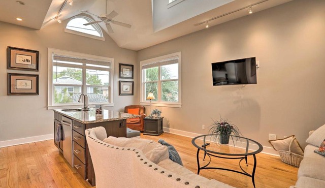 Updated St Petersburg Apt - Downtown Location