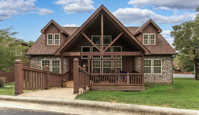 Updated Stonebridge Lodge, Log Beds, Deck with TV and Large Grill , Open Yard | 115