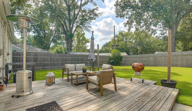 Updated Suburban Retreat: 8 Mi to Dtwn Memphis!