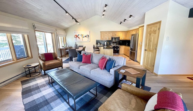 Updated Teton Pines Townhome, 5 Min from Skiing! 3B, 3.5B