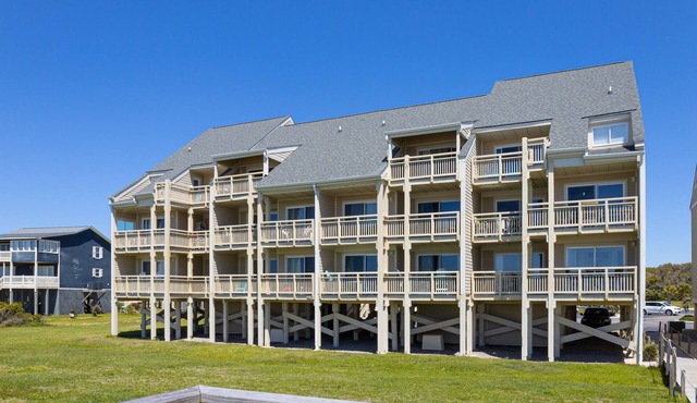 Updated third-floor condo with WiFi, shared pool, balcony, W/D, & central AC