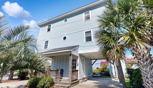 Updated three-story home with kayaks, bikes, & water views - great location