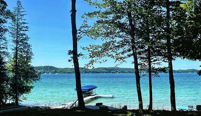 UPDATED TORCH LAKE HOME 5BD/3BA w/PRIV BEACH