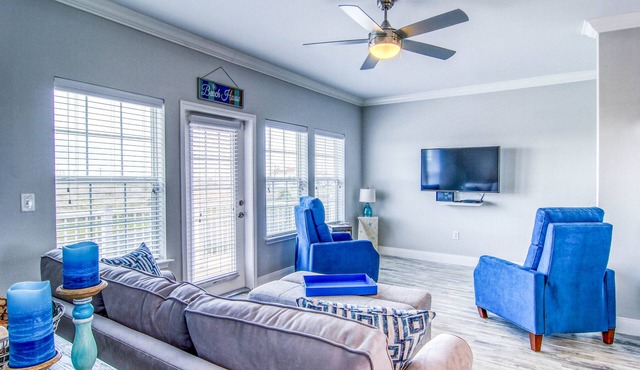 Updated townhome with Gulf views, WiFi, washer/dryer, & pool