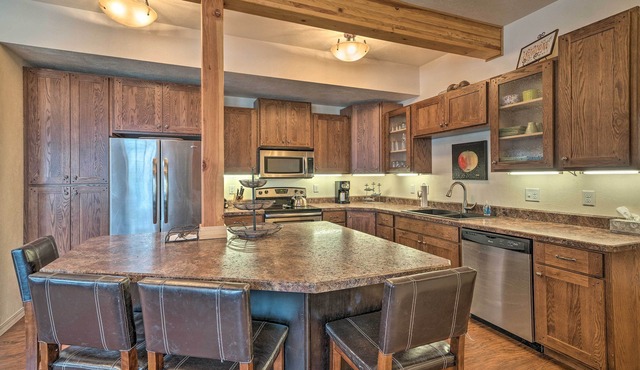 Updated Townhome w/Hot Tub - Walk to Downtown!