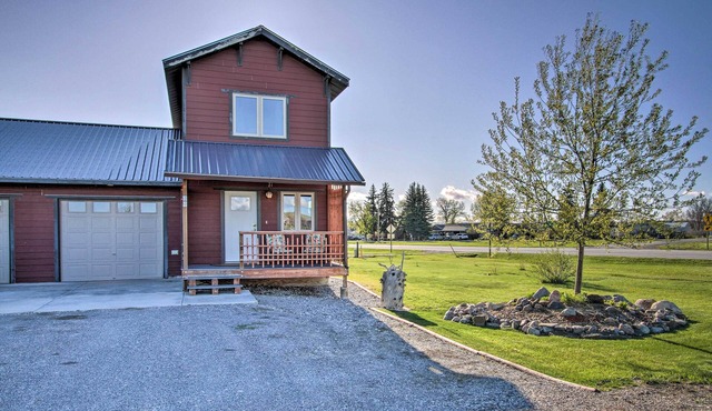 Updated Townhouse w/Pergola, Walk to Downtown!