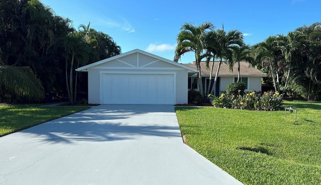 Updated Tropical Oasis, Very Private, Book now for Family Vacations