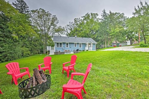 Updated Twin Lakes Cottage, Walk to Lake Mary