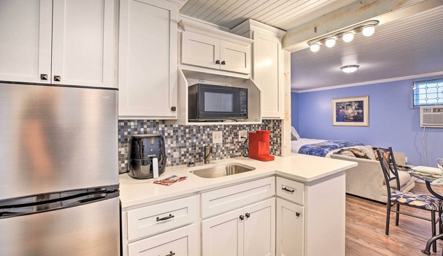 Updated Williamstown Apartment with Kitchen!