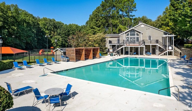 Upgraded 1bdrm Apartment & Amenities close to Shopping Center