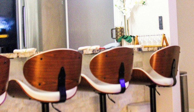 Upgraded 1BR/1BA condo + beach-view balcony +2 pullout couches in Daytona–Ormond