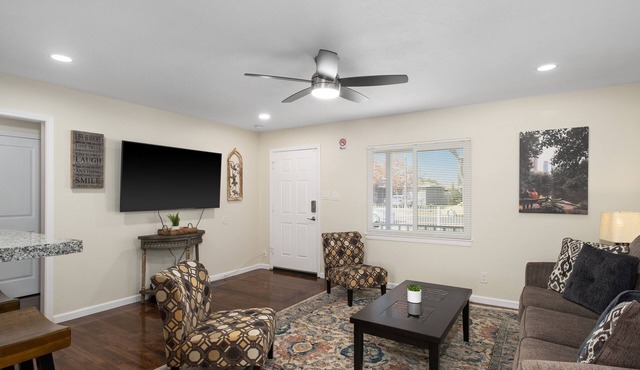 Upgraded 3B/2Bth w DinningR on Peaceful Street