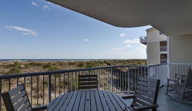 Upgraded Oceanfront 3BR Condo in WrightsvilleDunes