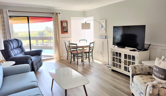 Upgraded Pet Friendly Beach Condo with Breathtaking Views!