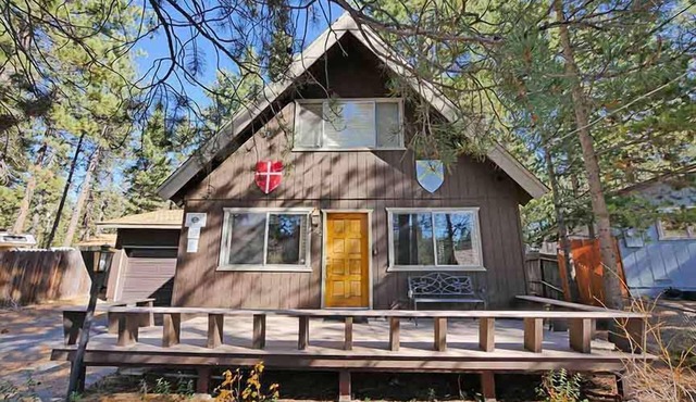 Upgraded Tahoe Cabin - Close to Heavenly, Large Fenced Yard and Private Hot Tub- 3542B~