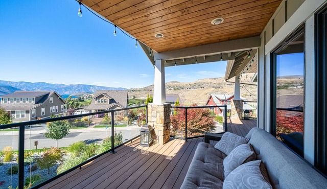 Uplake Perch at Chelan Lookout Vacation Rentals