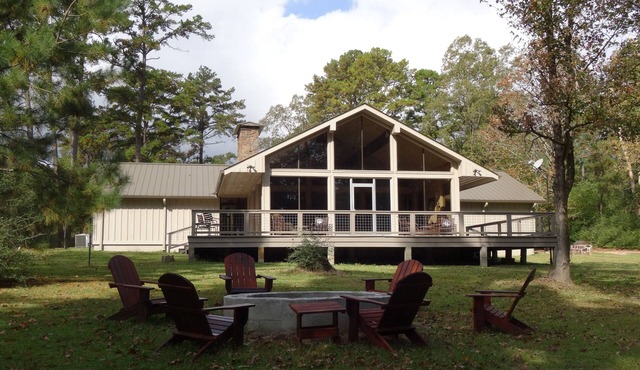 Upland Hill Lodge - East Texas lake views