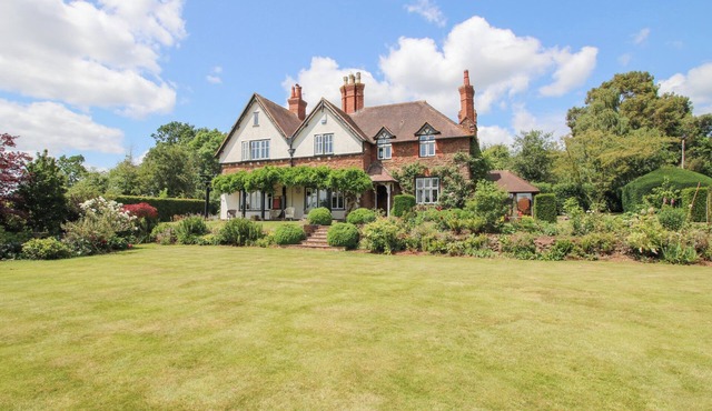 UPLANDS DOWER HOUSE, family friendly, with open fire in Ledbury