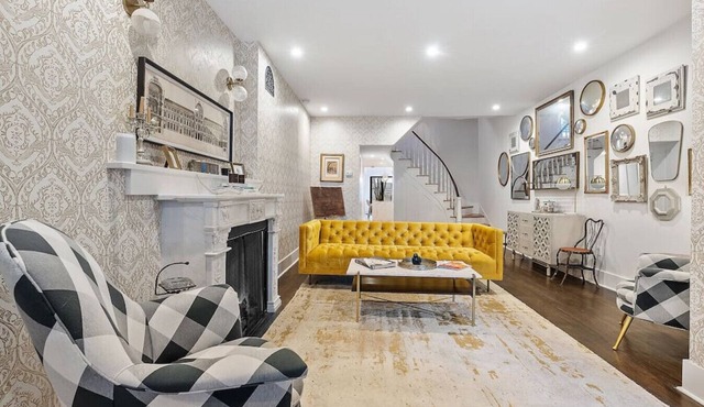 Upmarket Large Modern Home with a Spacious Office & Garden