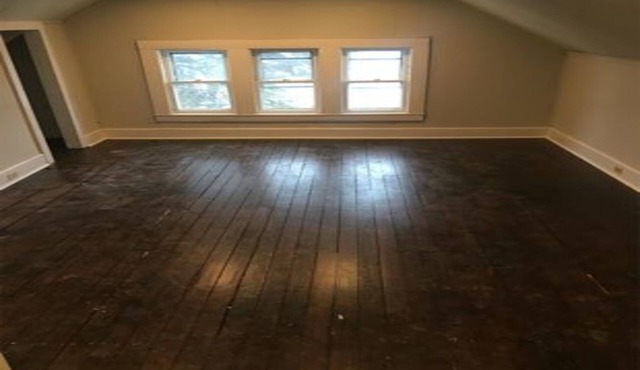 Upper (1 bedroom) unit located near Buffalo state college