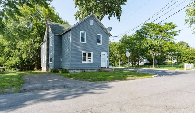 Upper Apartment on Pine Street