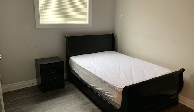 Upper Apartment - Short Term Stays - Near Niagara Falls, Canada