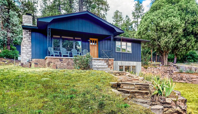 Upper apartment with deluxe kitchen, private W/D, & great location