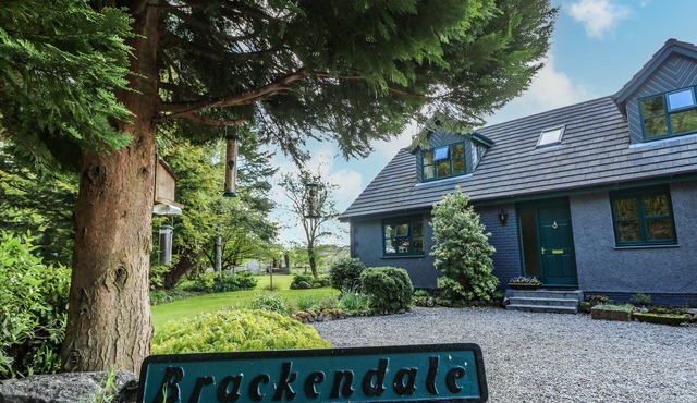 UPPER BRACKENDALE, family friendly, with a garden in Taynuilt