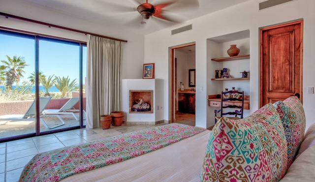 Upper Cascada: Ocean view suite with indoor/outdoor showers